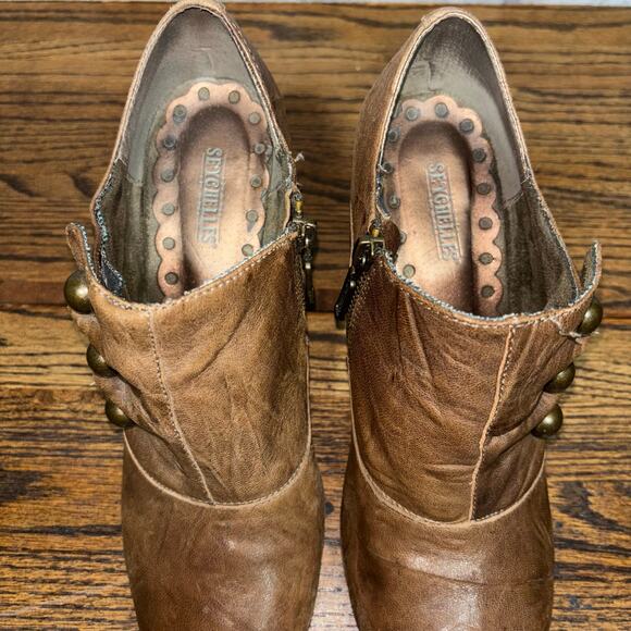 Anthro Seychelles Cognac Brown Distressed Leather Bootie w/Brass Buttons Size 9 - Picture 3 of 10